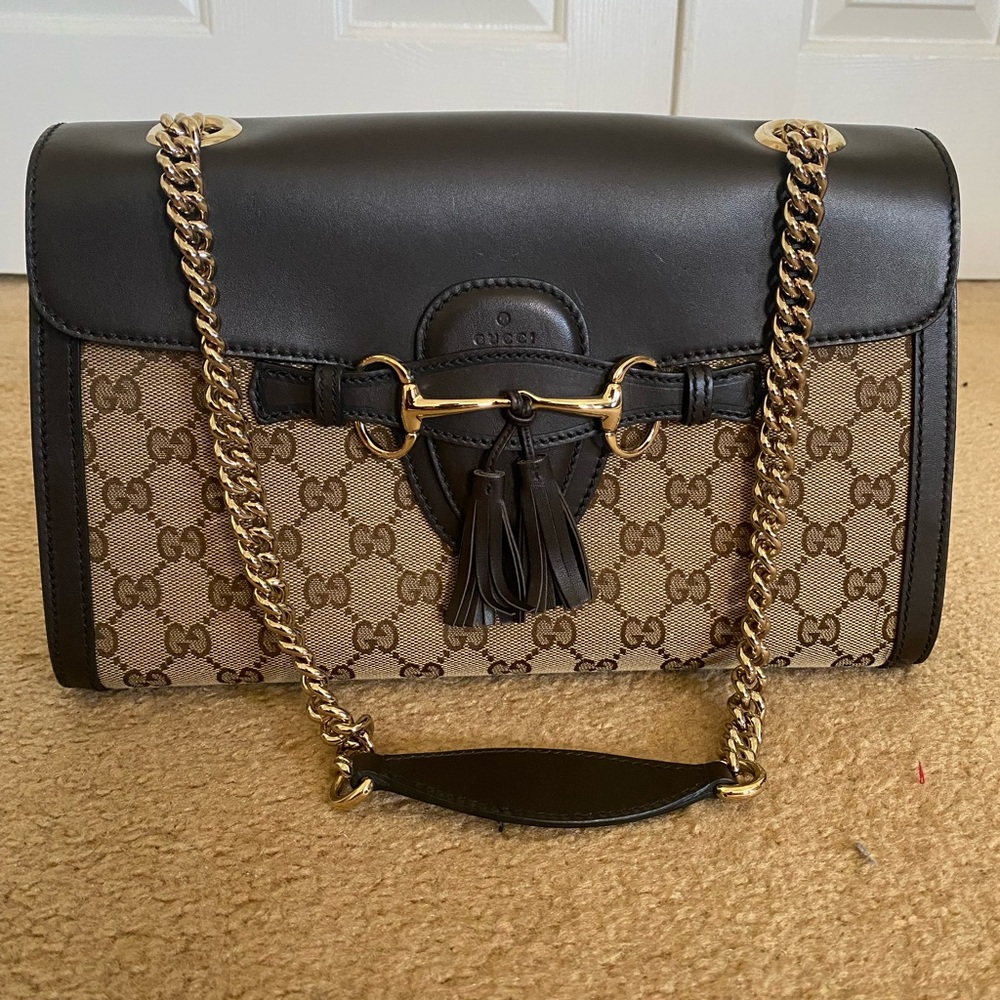 Classic Gucci shoulder bag